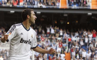 竟彩网首页-可爱风暴席卷篮球界！日本模特兼主持菜波为NBA注入清新活力